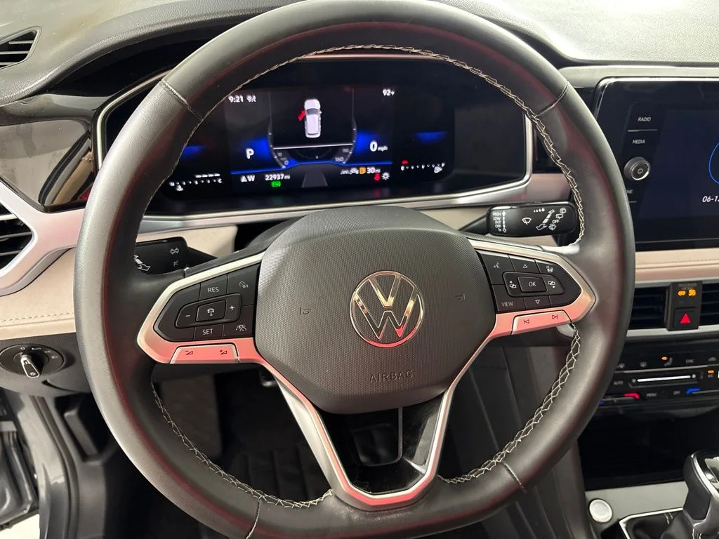 Used 2025 Gray Volkswagen 1.5T SE image 25