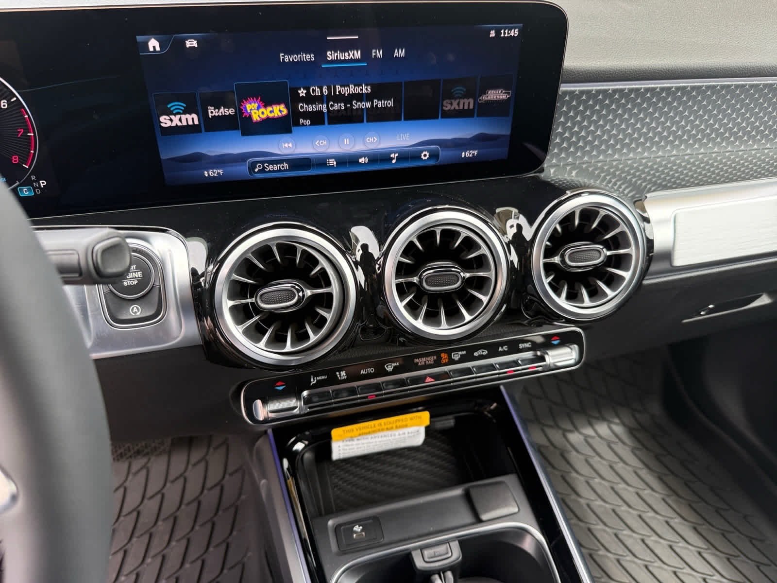 New 2026 Polar White Mercedes-Benz GLB 250 image 17