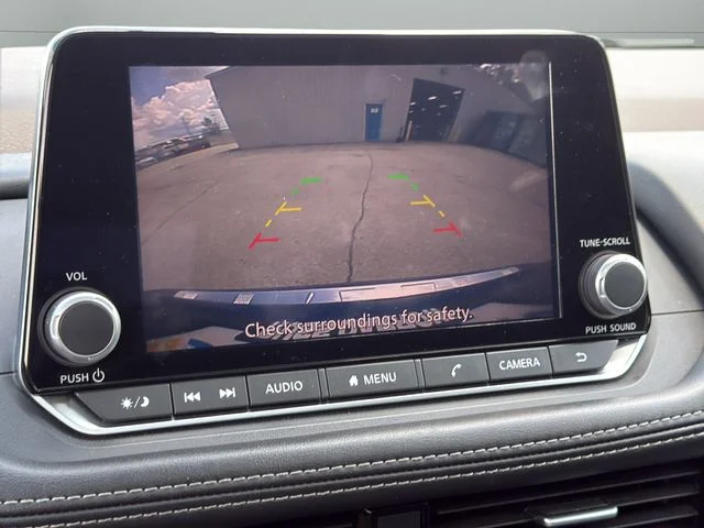 Used 2022 Blue Nissan SV image 21