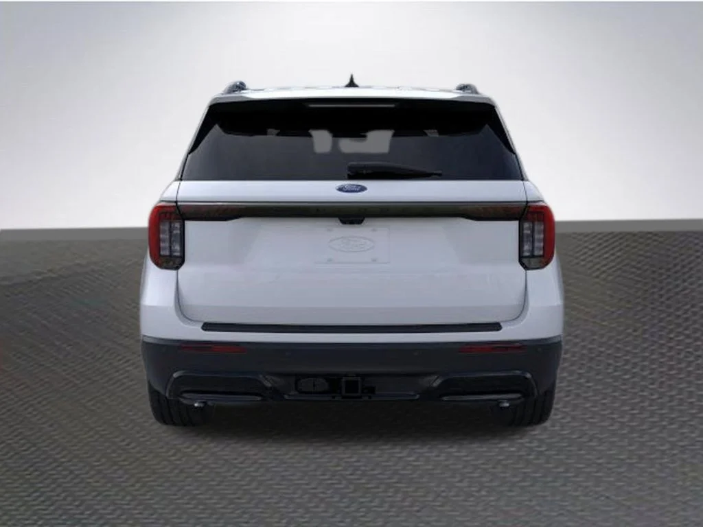 New 2026 Space White Metallic Ford ST-Line image 5
