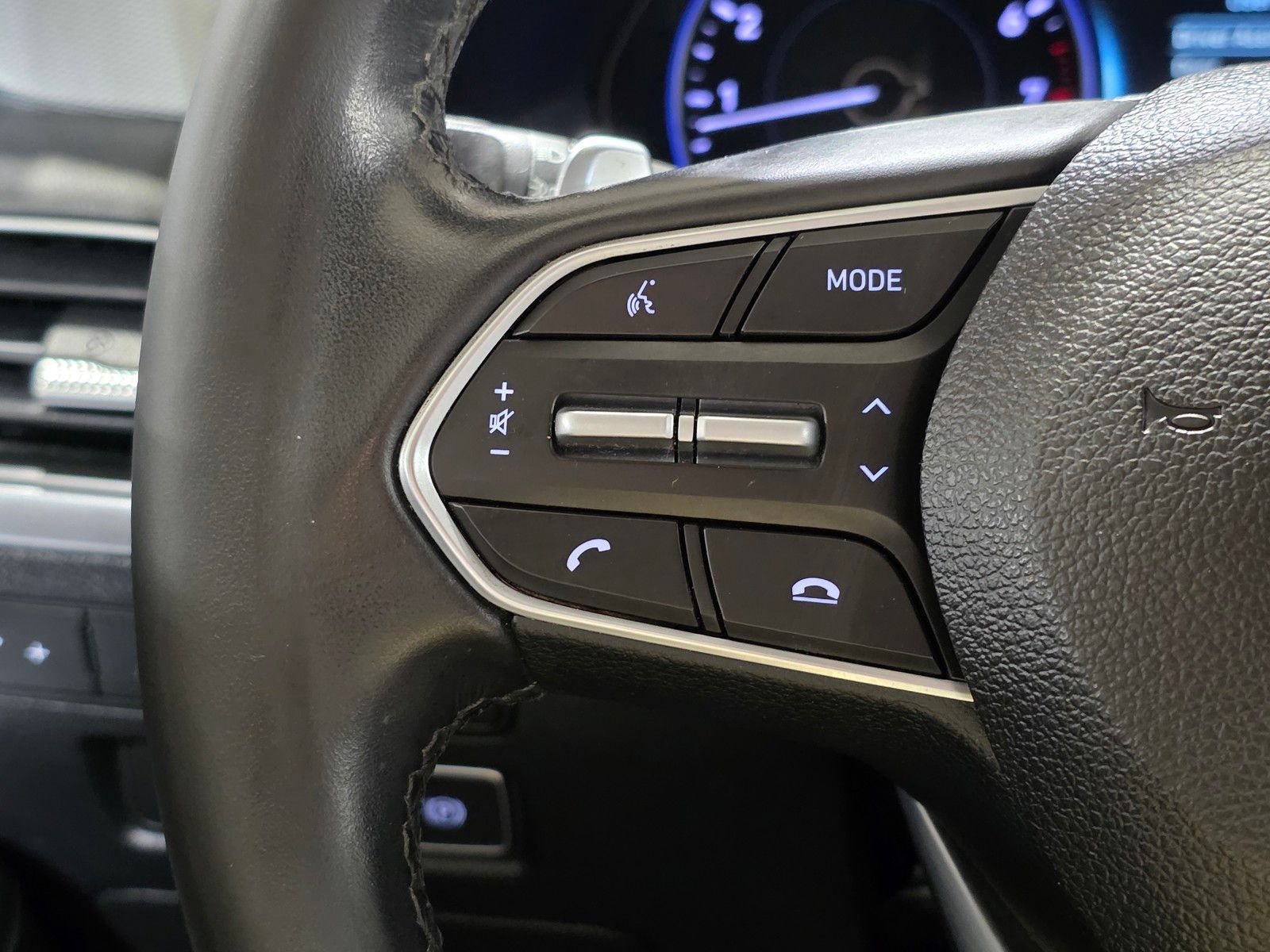 Used 2022 Hyper White Hyundai SEL image 33