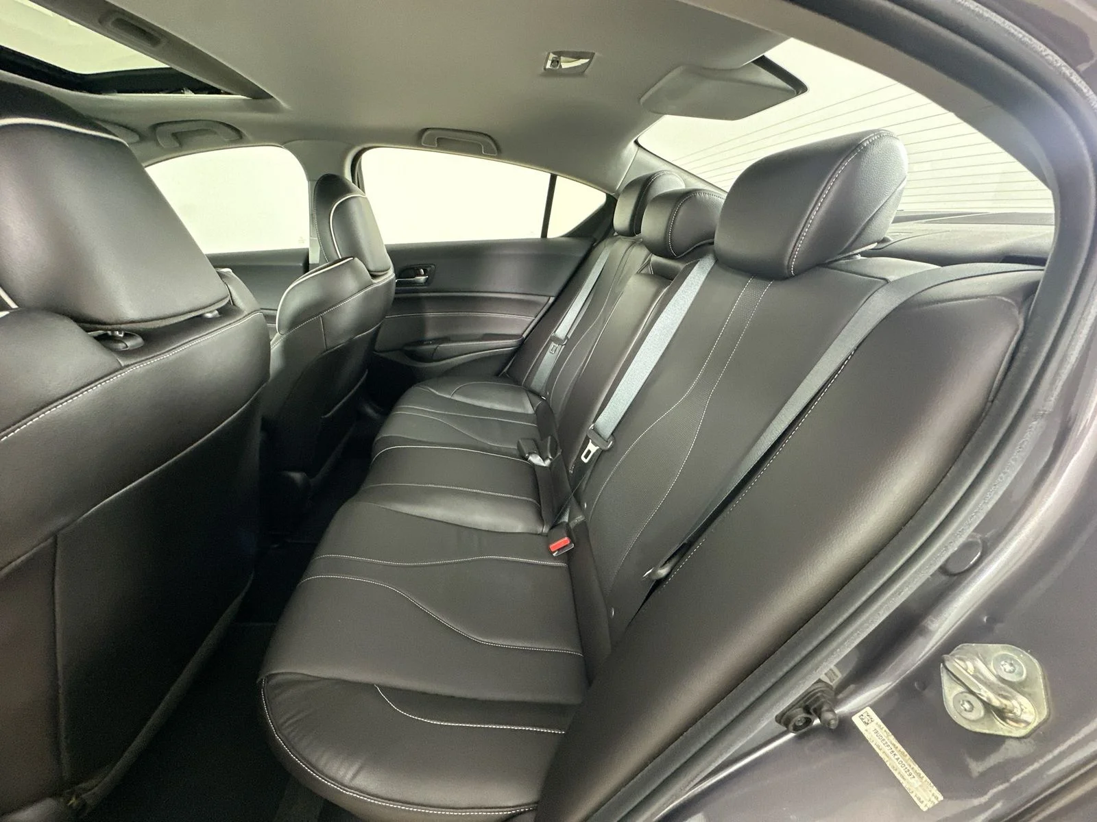 Used 2019  Acura  image 37