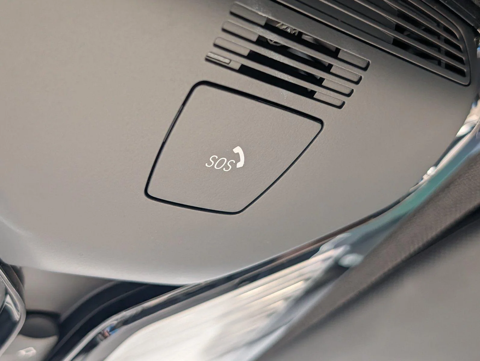 Used 2023 Mineral White Metallic BMW sDrive40i image 26