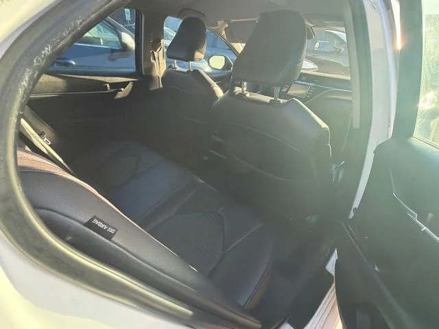 Used 2018 White Toyota SE image 15