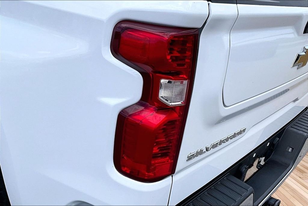 Used 2023 White Chevrolet LT image 27