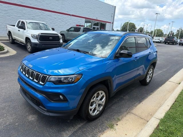 Used 2024 Blue Jeep Latitude image 3