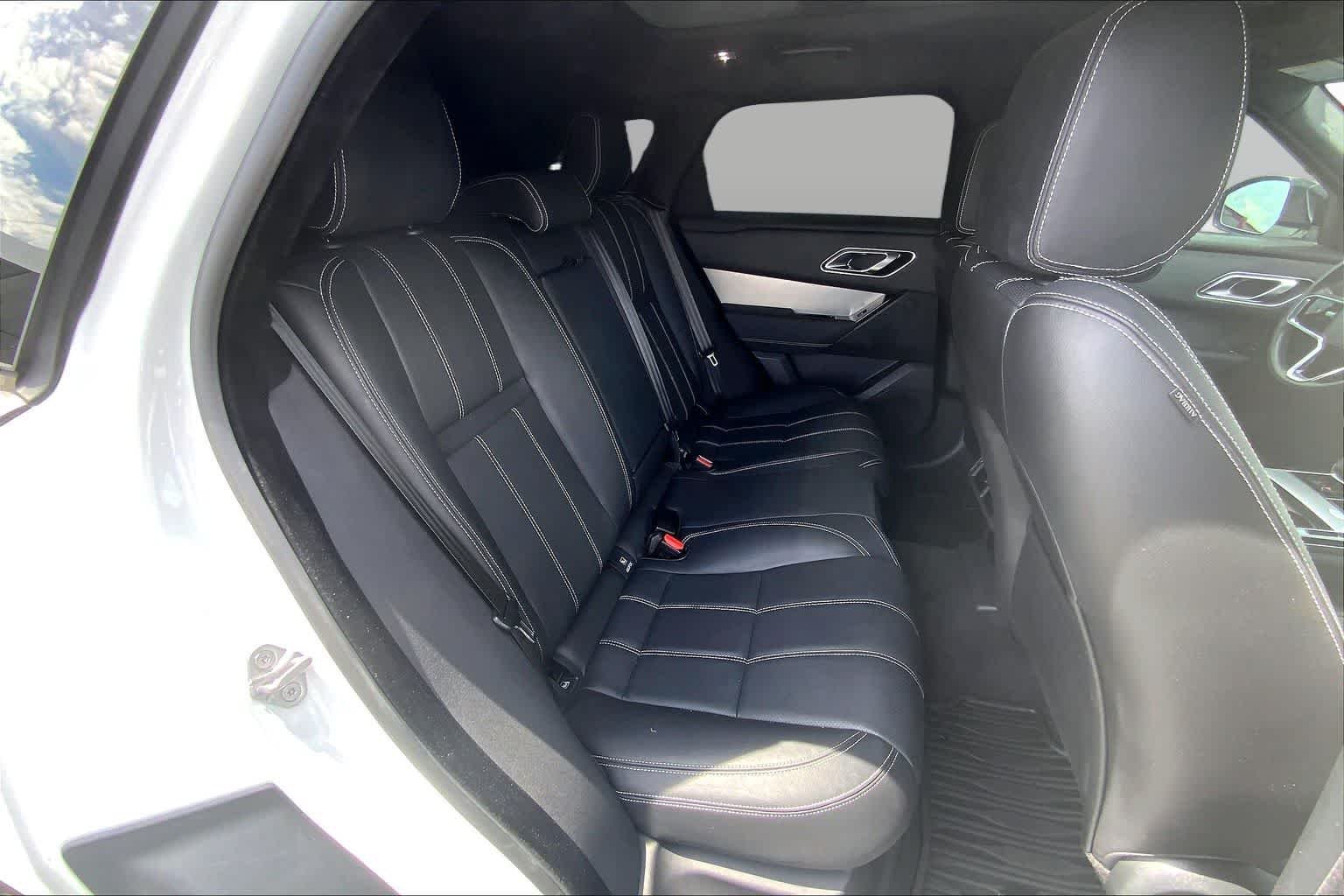 Used 2023 Fuji White Land Rover R-Dynamic S image 39