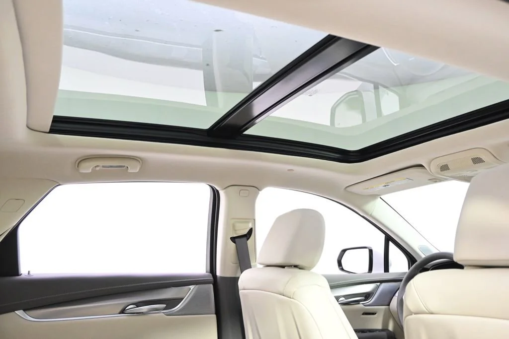 New 2025 Crystal White Tricoat Cadillac Premium Luxury image 17
