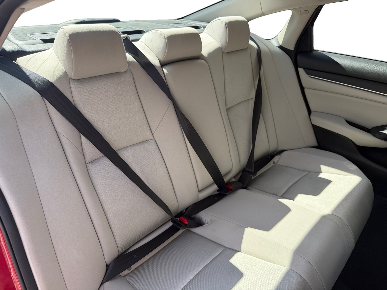 2018 Honda Accord LX - Photo 32