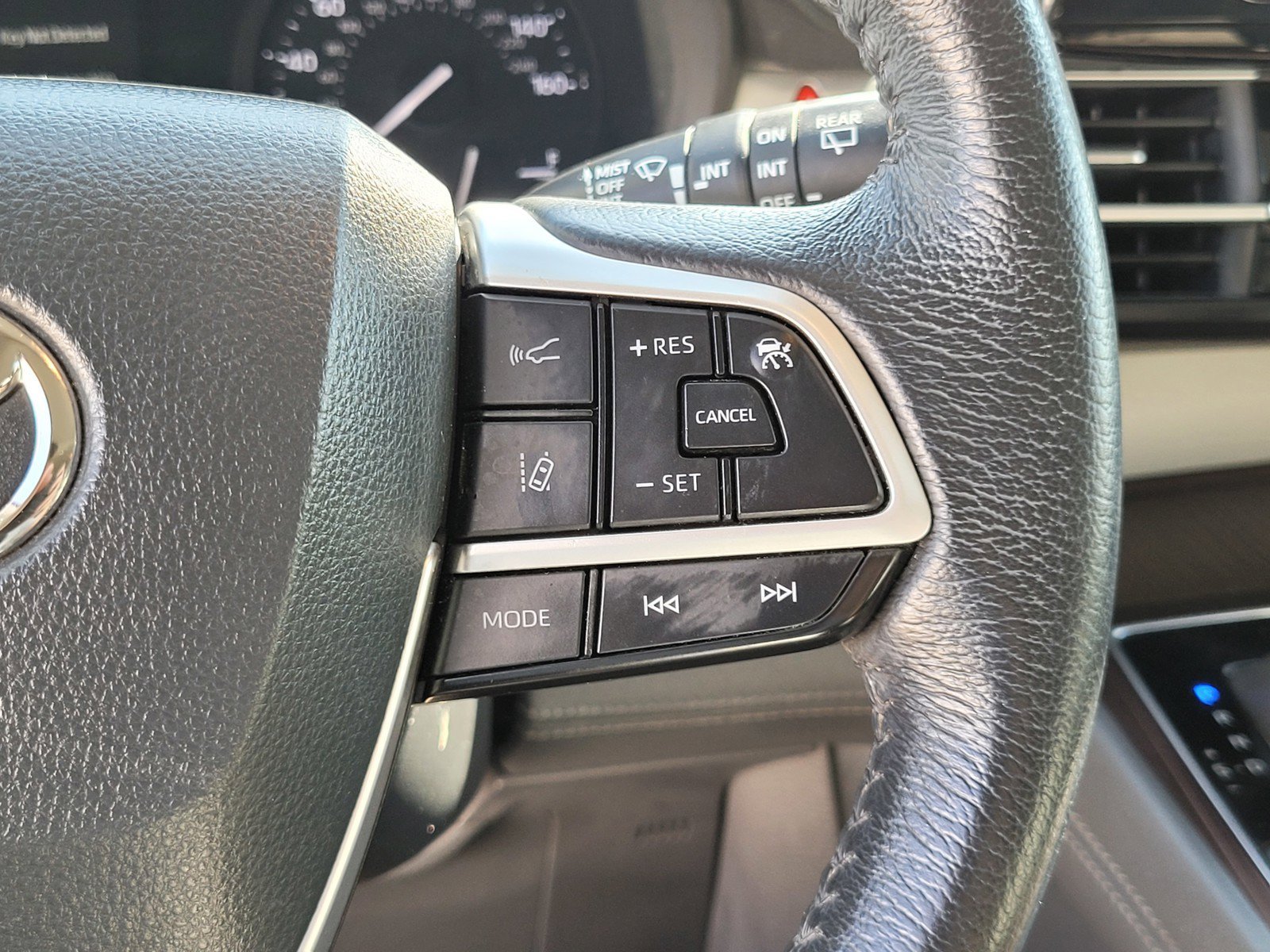 Used 2022 Silver Toyota XLE image 26