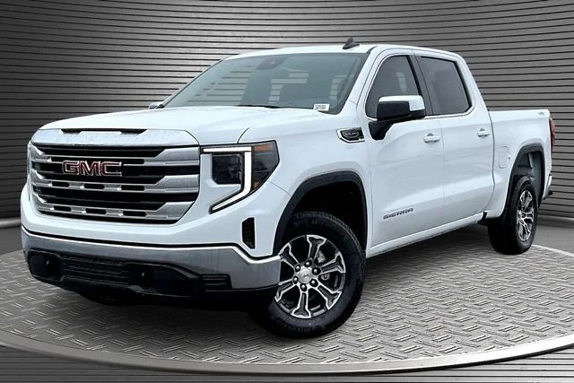 2026 GMC Sierra 4WD Crew Cab Short Box SLE's photo