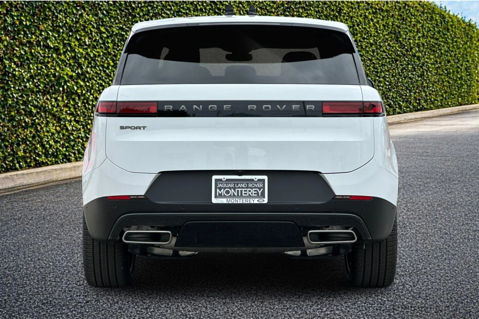 New 2026 Fuji White Land Rover SE image 5
