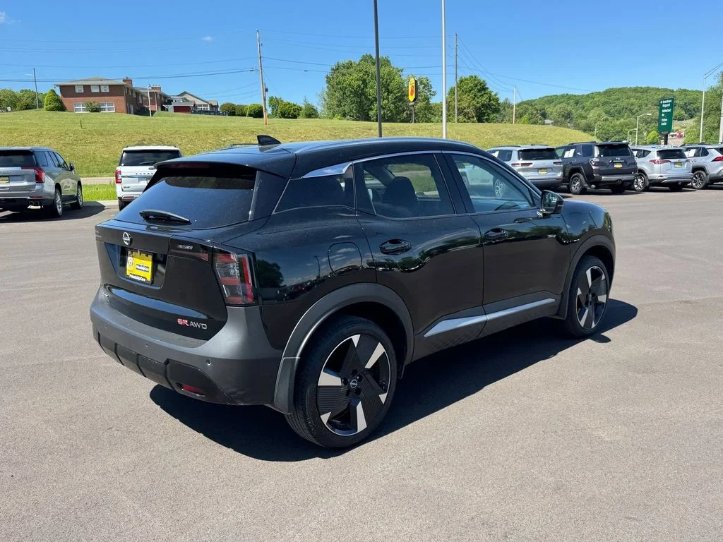 Used 2025 Black Nissan SR image 4