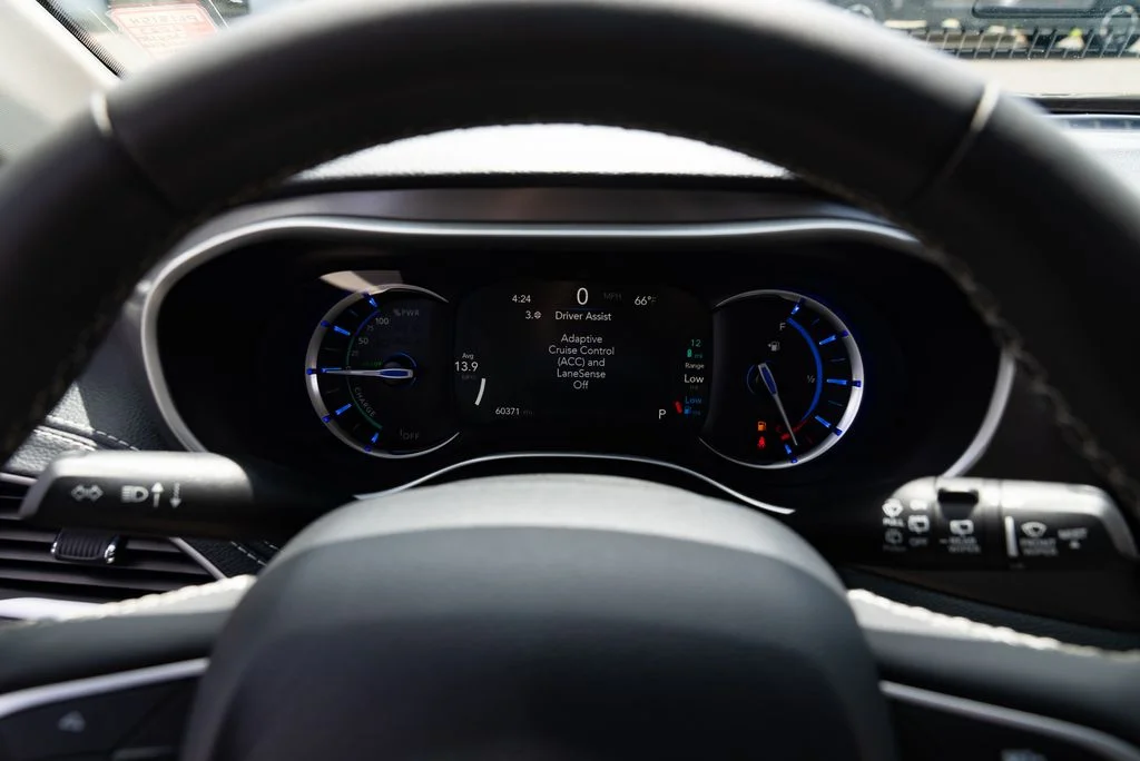 Used 2023 White Chrysler Touring L image 12