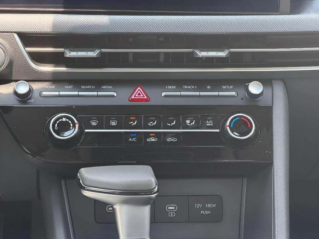 Used 2025 Aero Silver Hyundai SE image 16