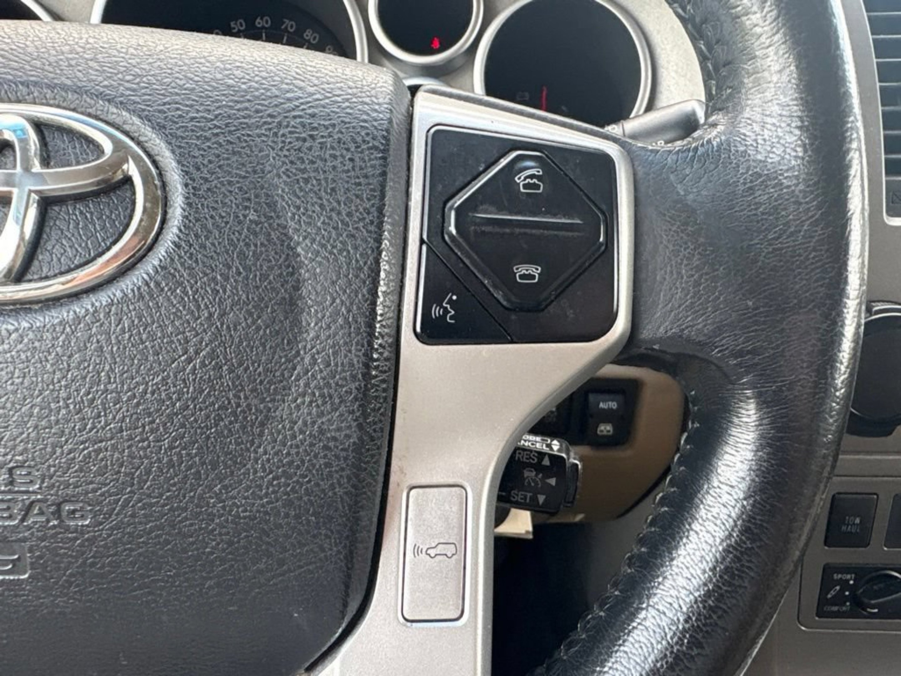 Used 2016 Blizzard Pearl Toyota Platinum image 13