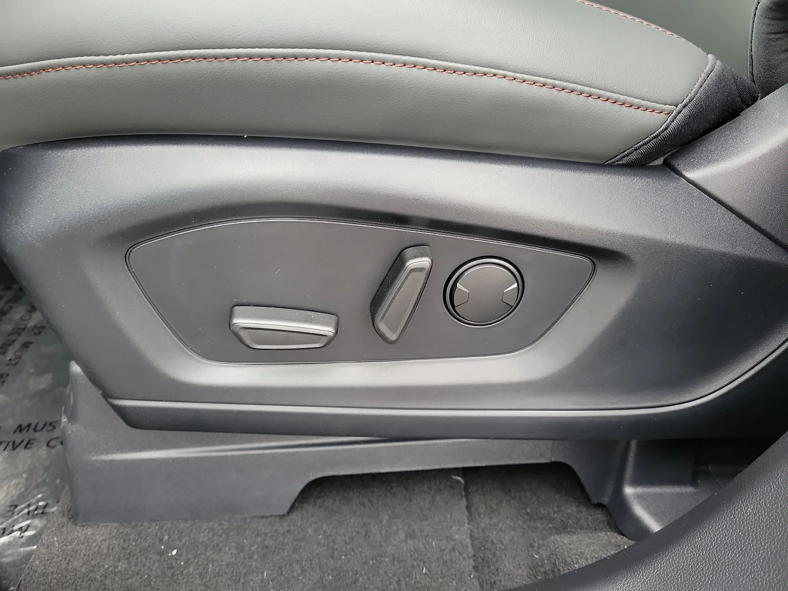 New 2026 Star White Metallic Tri-Coat Ford Active image 13