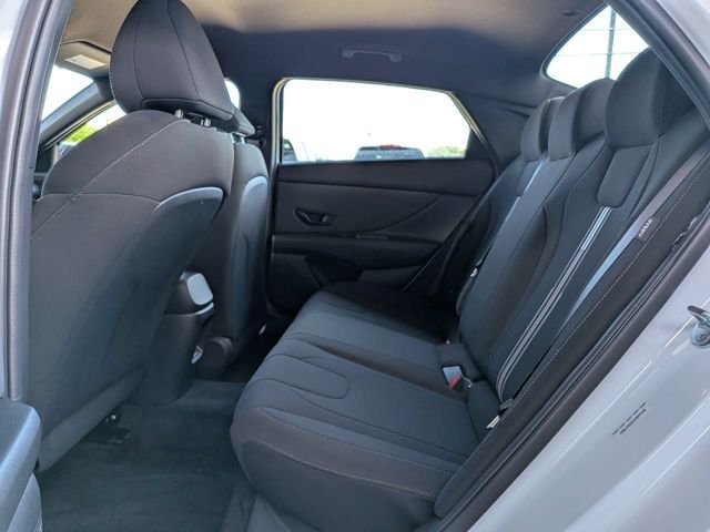 Used 2025 White Hyundai SEL Sport image 9