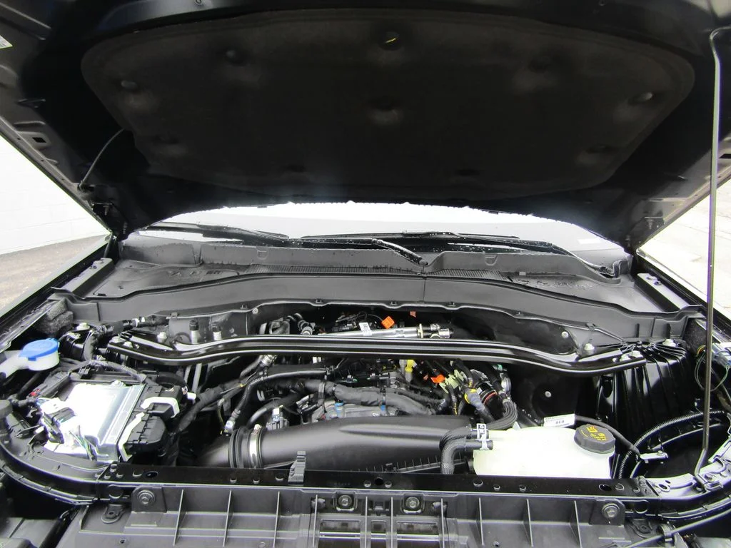 New 2027 Agate Black Metallic Ford ST-Line image 12