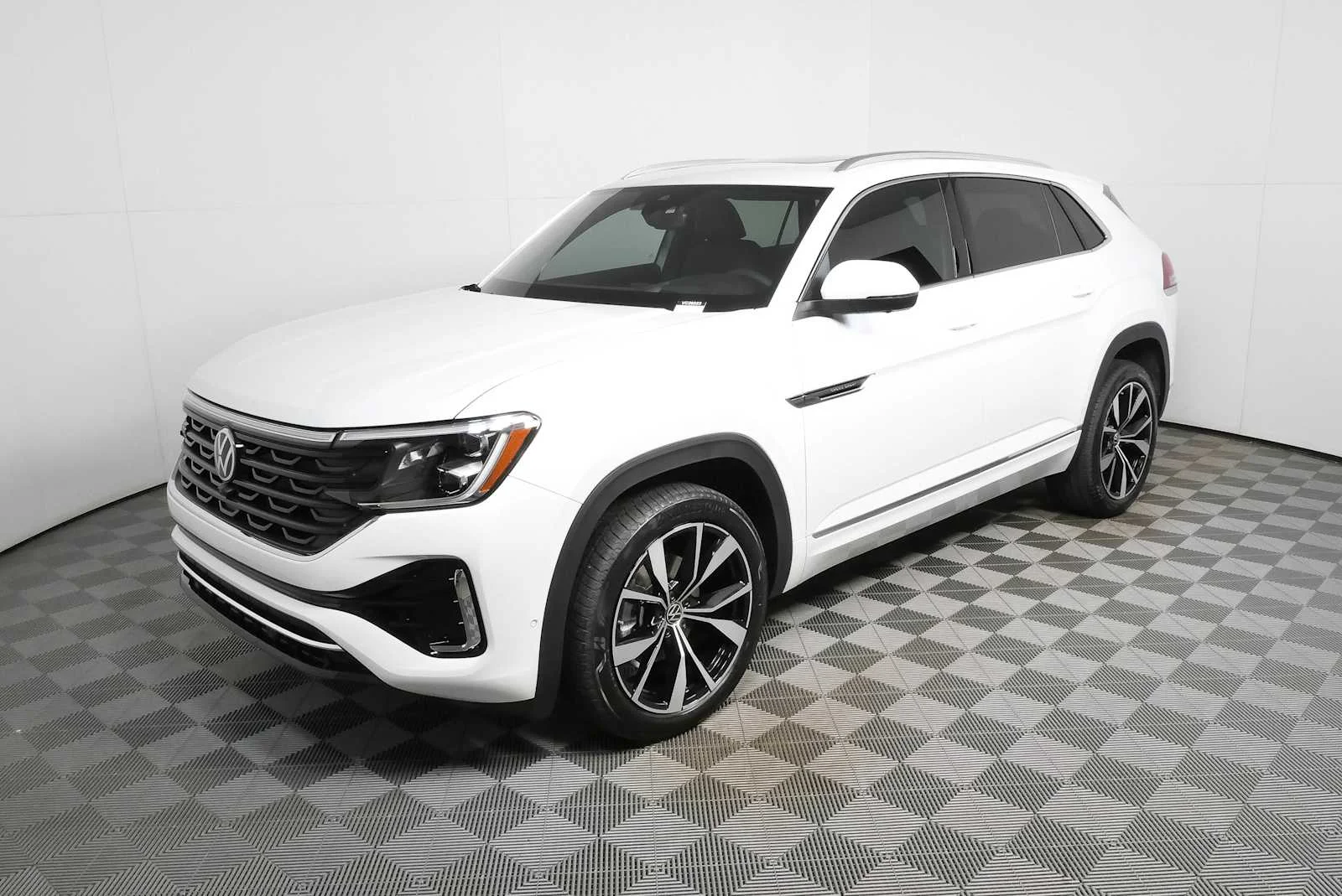 New 2026 Opal White Pearl Volkswagen 2.0T SEL Premium R-Line image 36