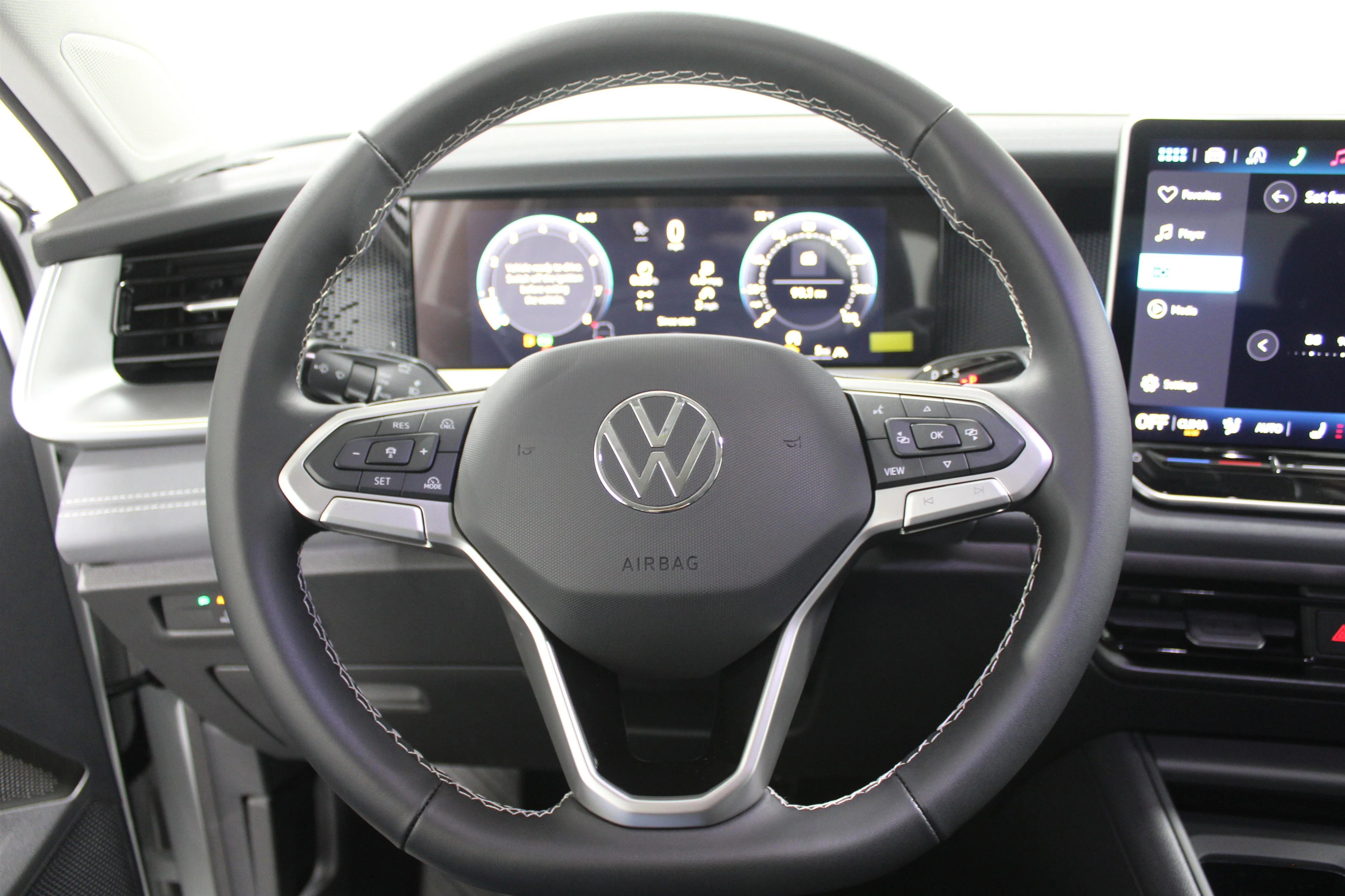 New 2026 Pure White Volkswagen SE image 9