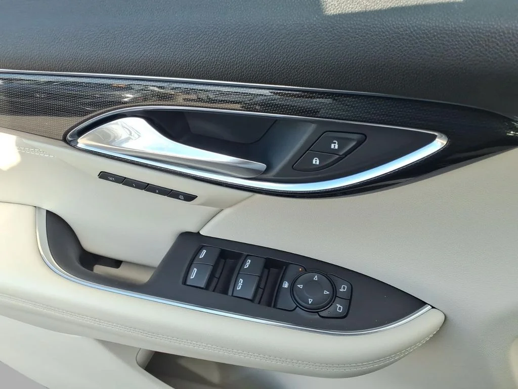 Used 2021 Blue Buick Essence image 14