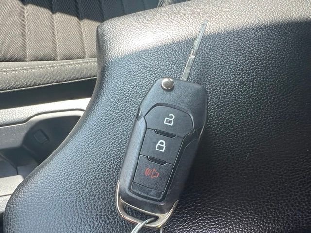 Used 2021 Blue Ford XLT image 23