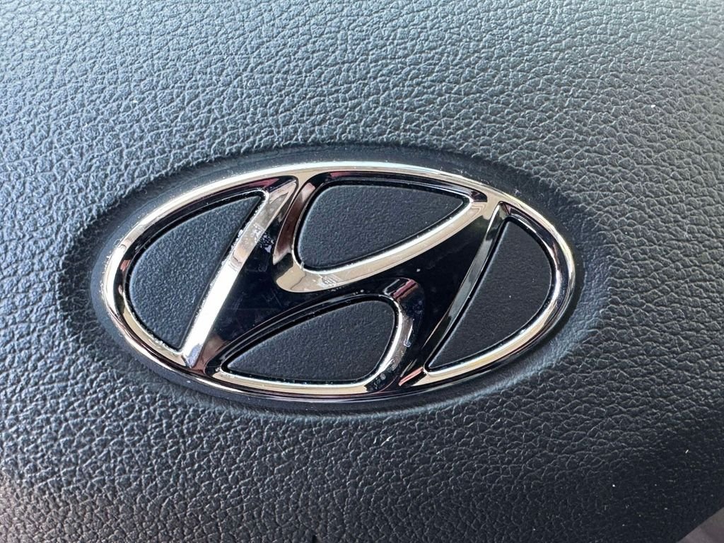 Used 2020 Blue Hyundai SE image 29