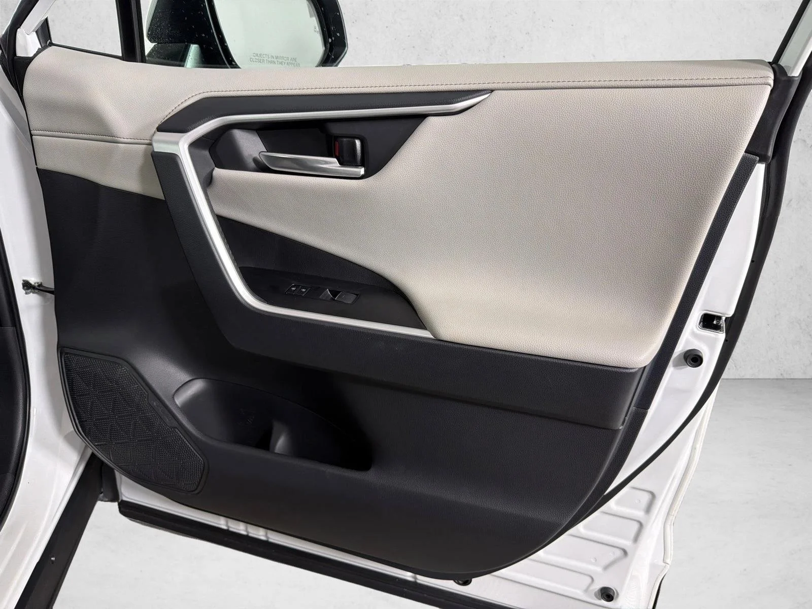 Used 2024 Wind Chill Pearl [ Toyota Limited image 15