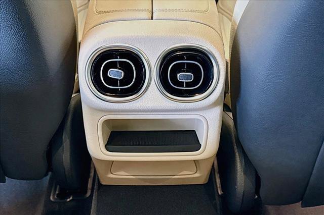 New 2026 Polar White Mercedes-Benz GLC 300 image 53
