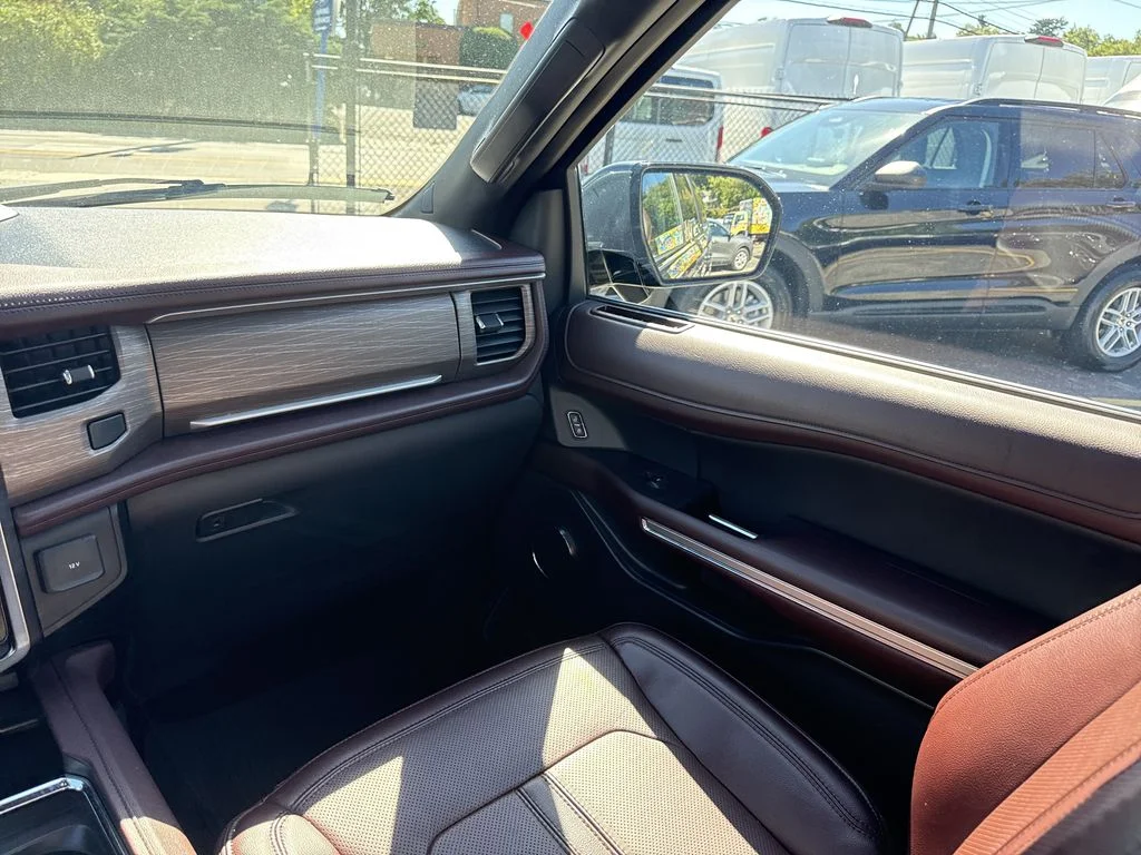 Used 2023 Blue Ford Limited image 18