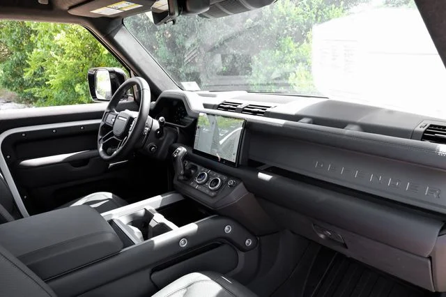 2025 Land Rover Defender V8 - Photo 19