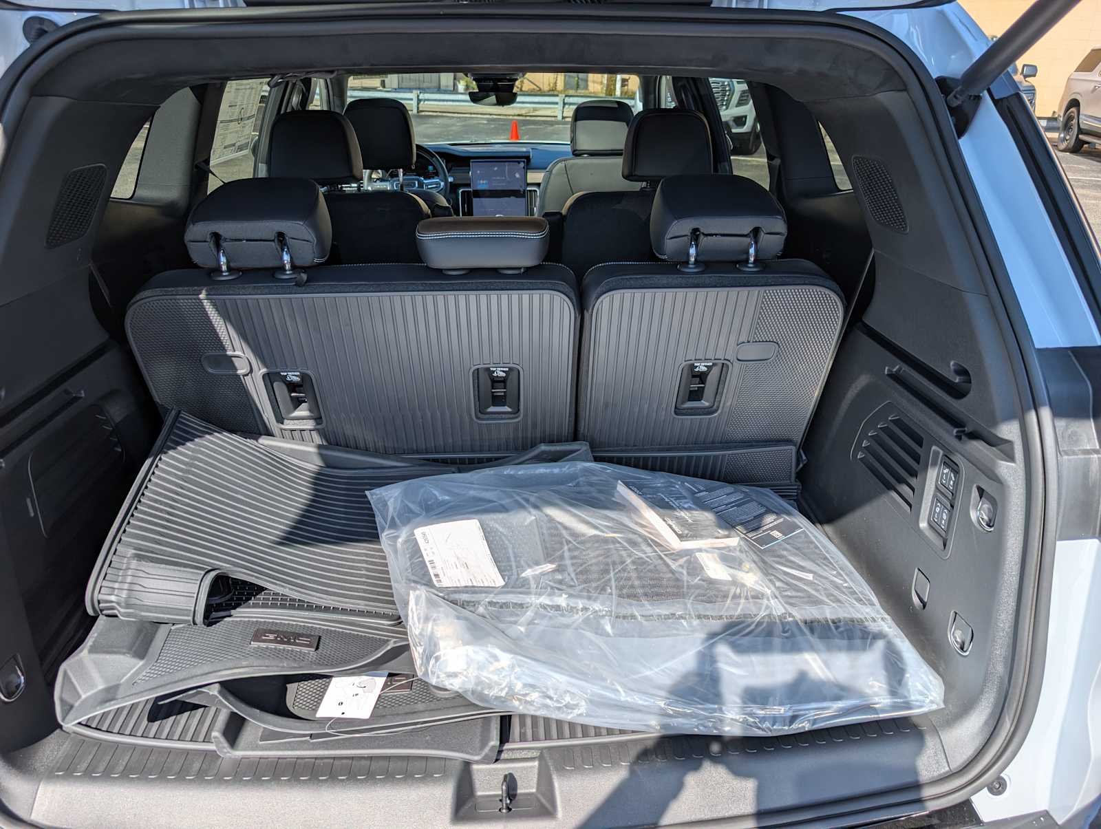 2027 GMC Acadia Denali Ultimate - Photo 6
