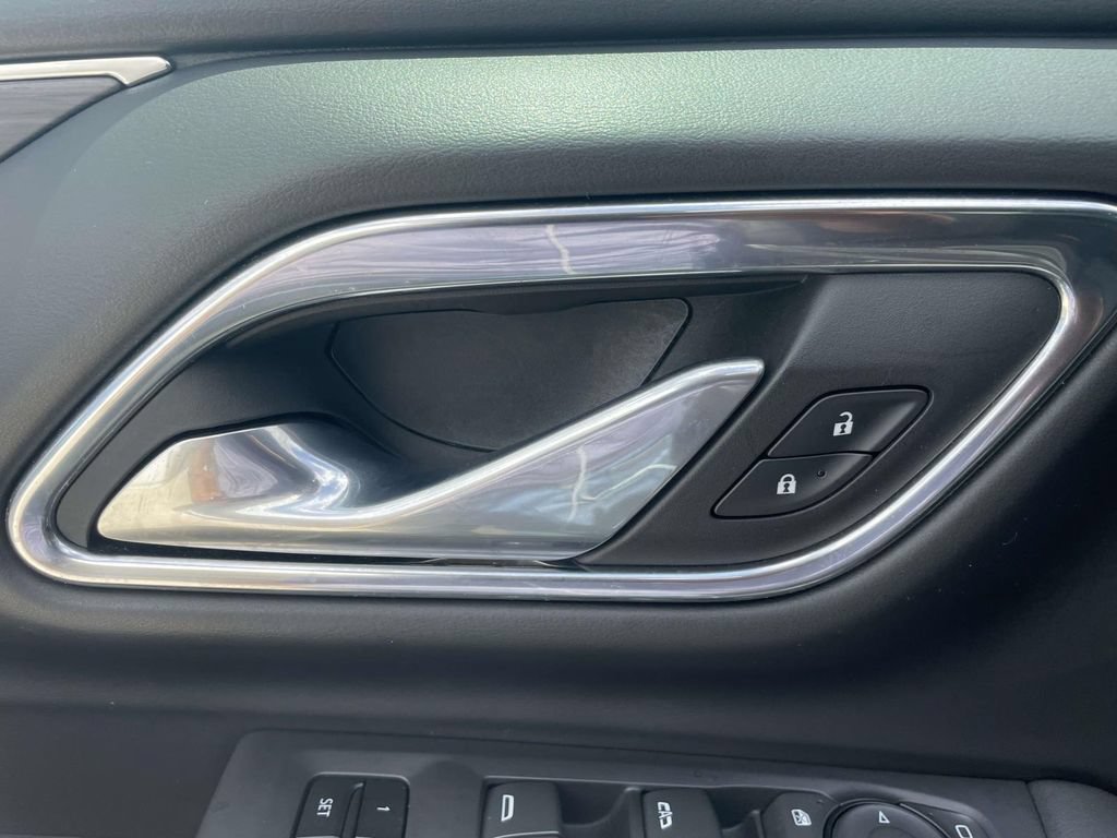 Used 2023 Black Chevrolet Z71 image 19