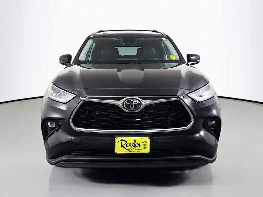 Used 2022 Midnight Black Met Toyota Limited image 2