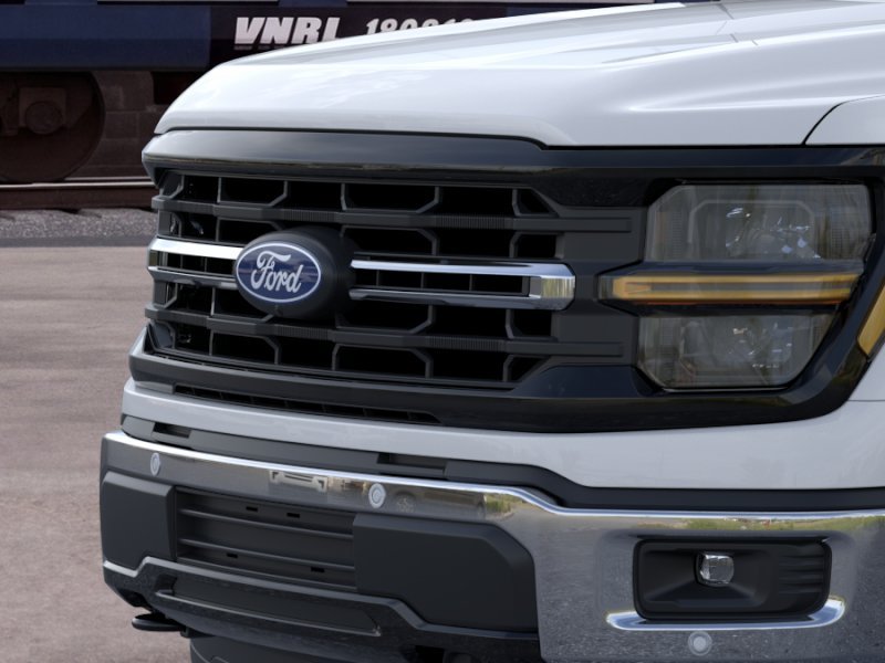 New 2026 Oxford White Ford XLT image 17