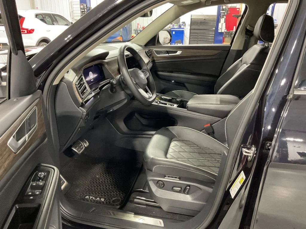 Used 2025 Black Volkswagen 2.0T SEL Premium R-Line image 9