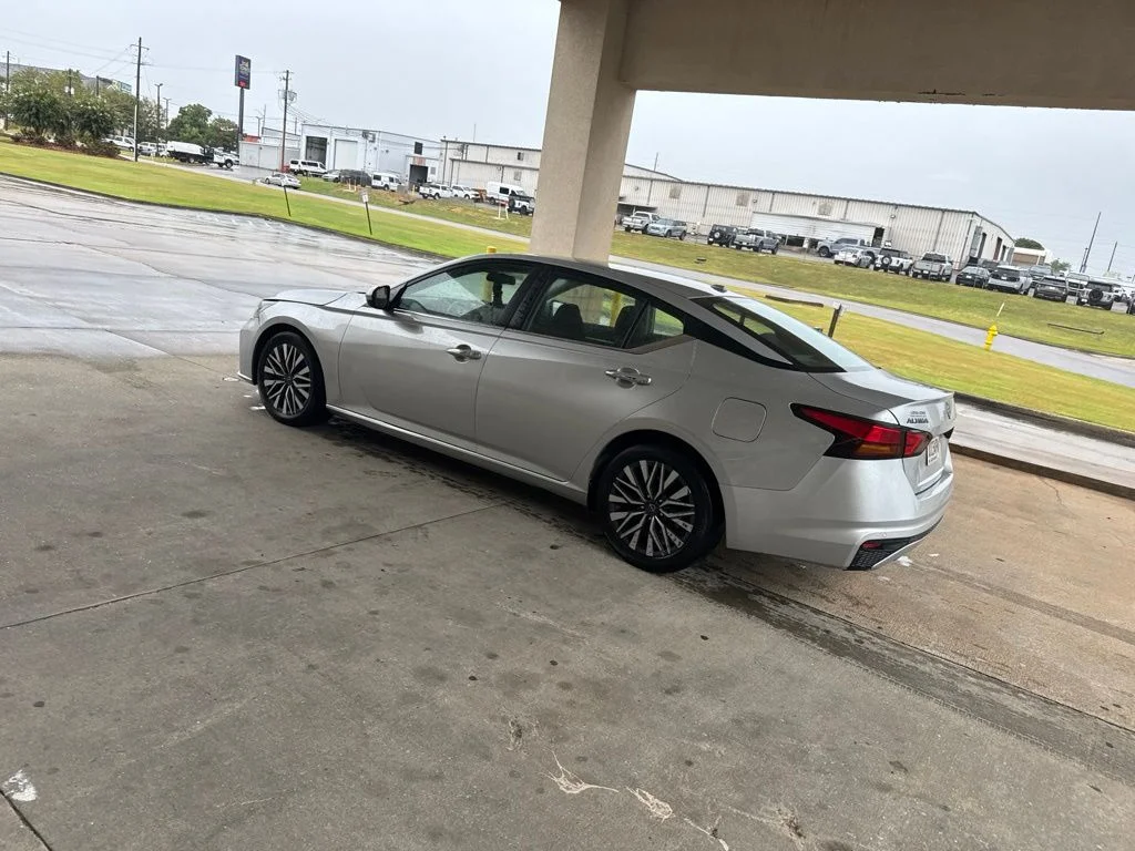 Certified Used 2023 Silver Nissan 2.5 SV image 11