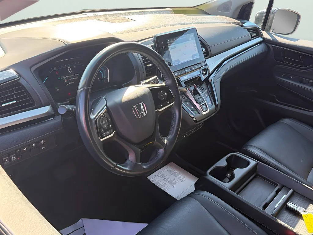Used 2022 Modern Steel Metallic Honda Touring image 12