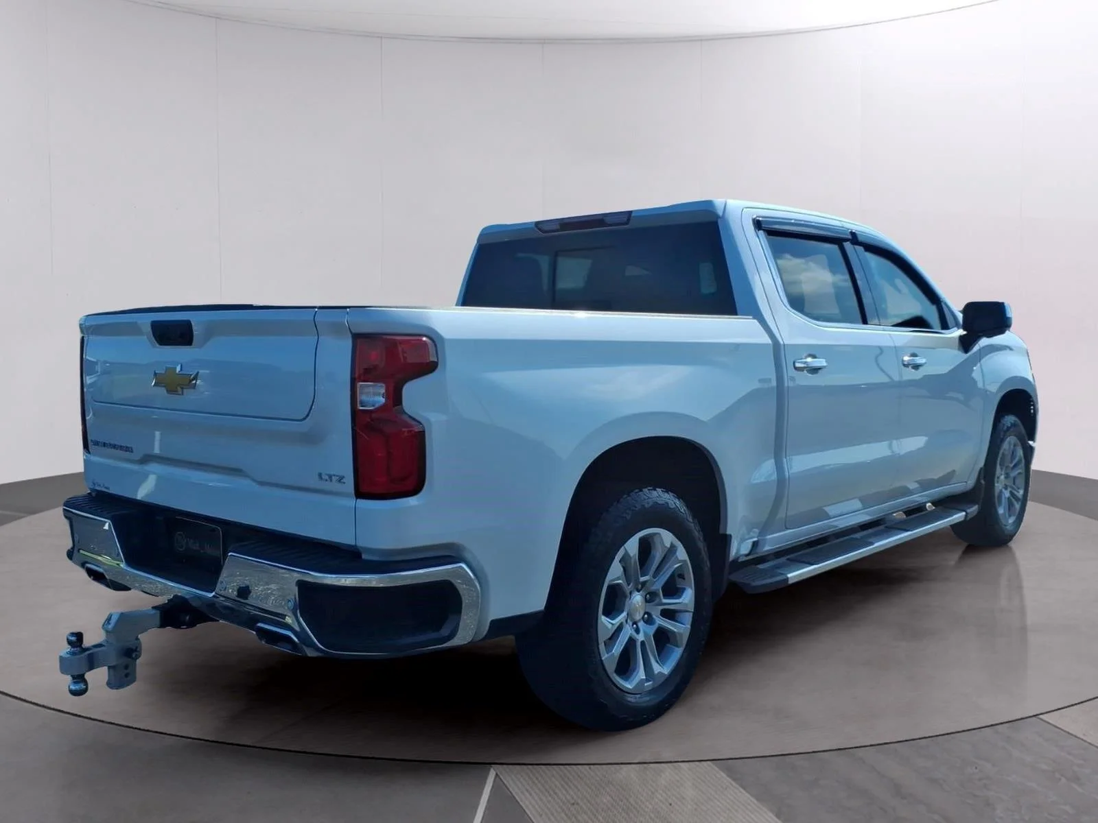 Used 2024 Iridescent Pearl Tricoat Chevrolet LTZ image 7