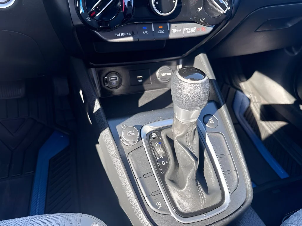 Used 2022 Green Hyundai SEL image 13