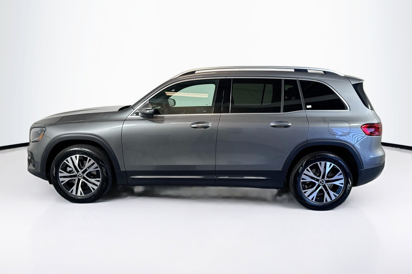 New 2026 Mountain Grey Metallic Mercedes-Benz GLB 250 image 8