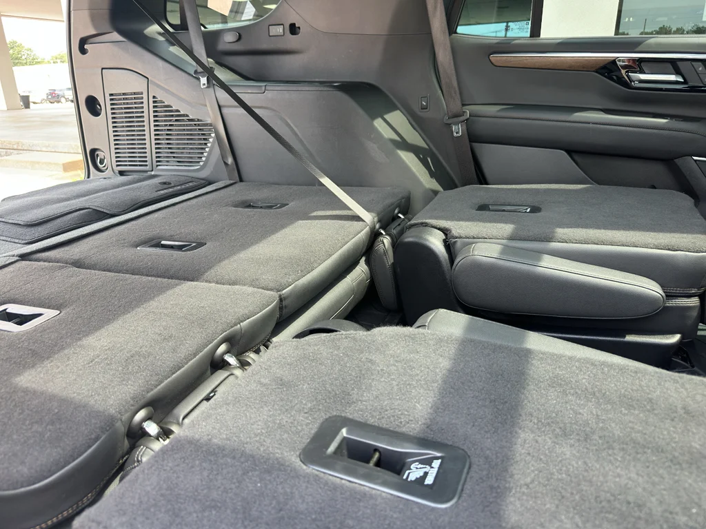 Used 2025 Iridescent Pearl Tricoat Chevrolet High Country image 39