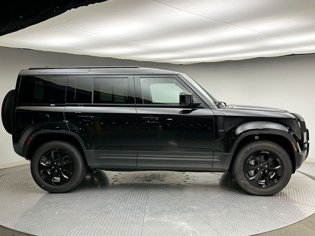 New 2026 Santorini Black Land Rover S image 4