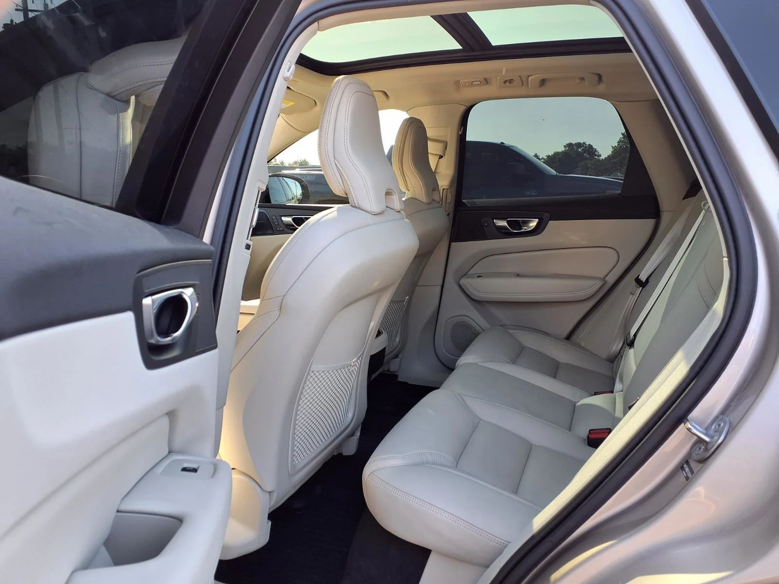 Used 2025 Bright Dusk Metallic Volvo Ultra image 27