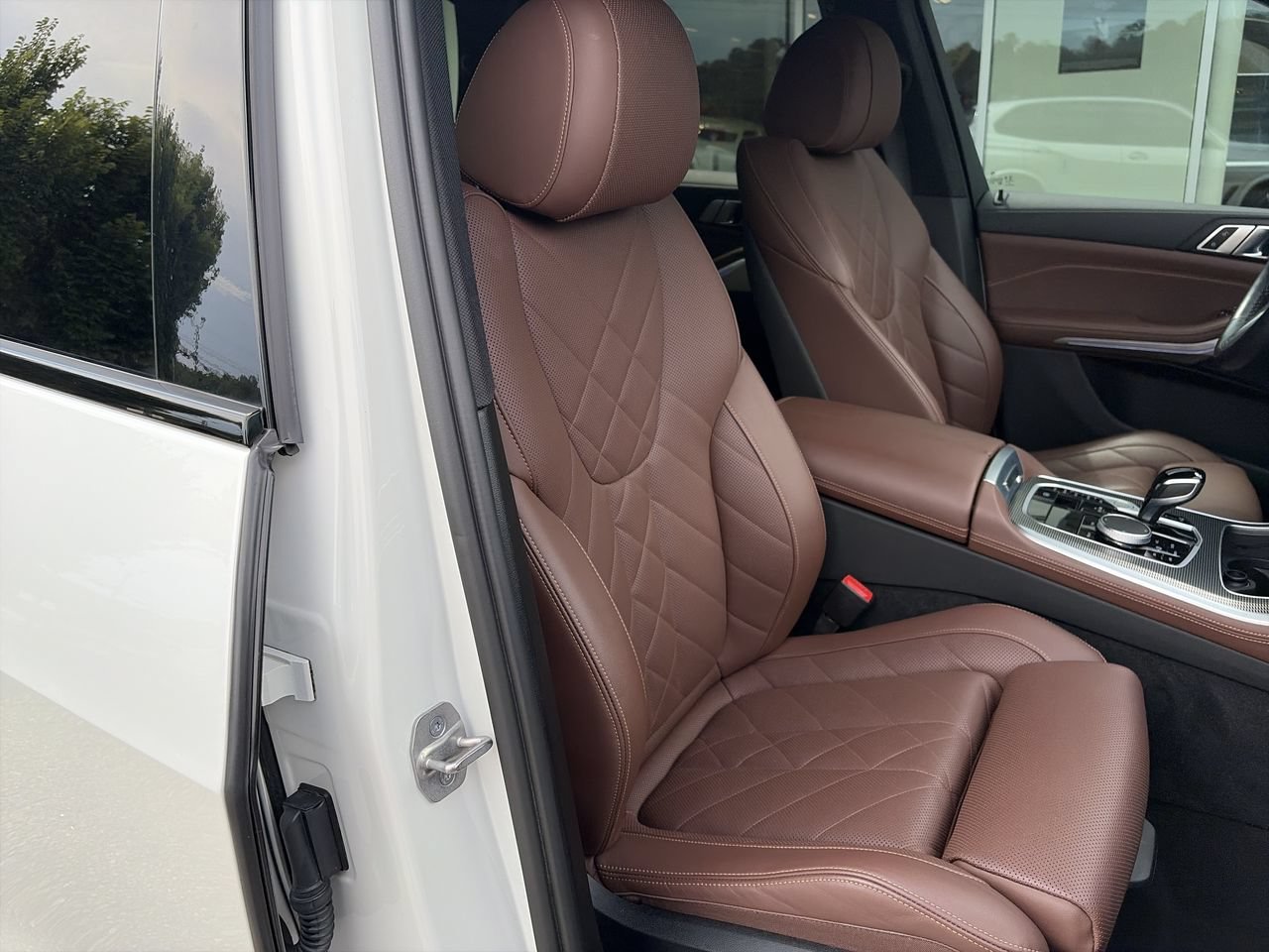 Used 2023 Mineral White Metallic BMW sDrive40i image 36