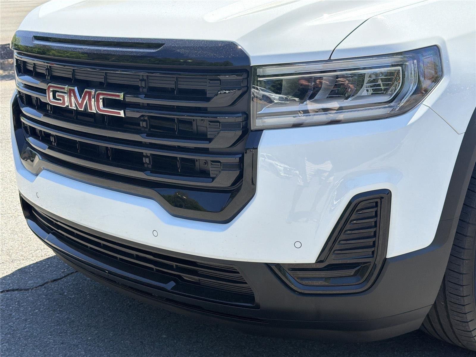 Used 2023 Summit White GMC SLE image 33