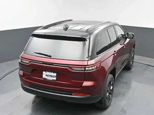 New 2025 Velvet Red Pearl-Coat Exterior Paint Jeep Limited image 34