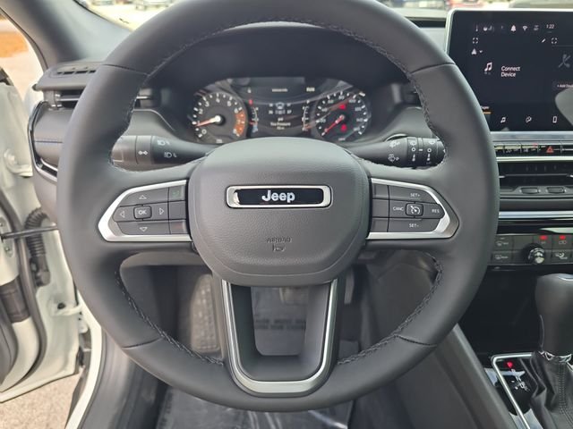 New 2026 Bright White Clear-Coat Exterior Paint Jeep Latitude image 24