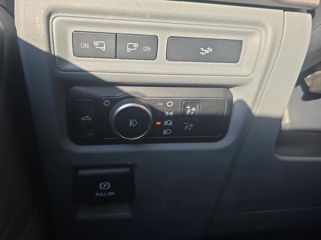 Used 2024 Oxford White Ford XLT image 25